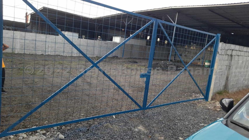 Lot with Semi-Enclosed Warehouse